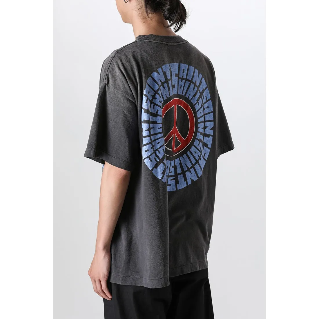 SAINT Mxxxxxx IDEOLOGICAL SS TEE/BLK Peace and anti-war crack pattern tee, washed black S-XL, look for the cylindrical fabric without side seams, the open width is almost meaningless Asut ready-made garments dyed, the whole piece is sprayed with horse-hair spray, and then sprayed again to fade, the collar and cuffs are frayed, many places are broken, oversized printing position, genuine level restoration, complete accessories, with little angel anti-counterfeiting label